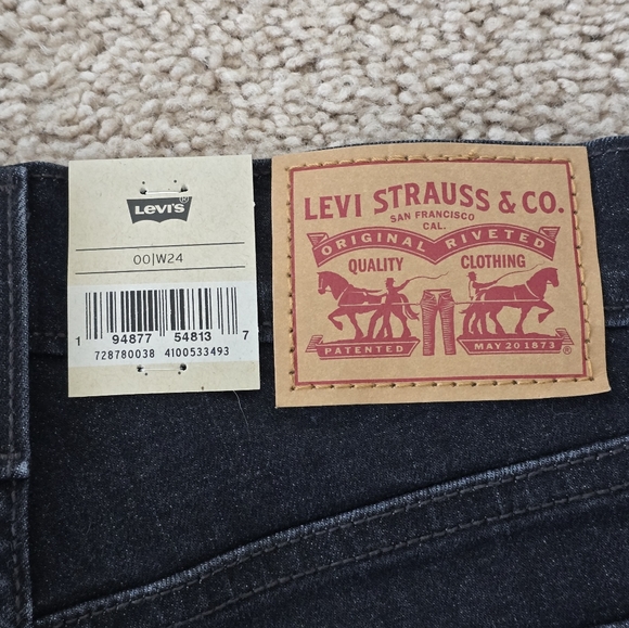 Nwt women's levis high rise black shorts 24 - Picture 6 of 6